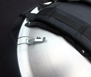 Handpan-Hardcase von Baur&Brown: Rückansicht mit Schnalle